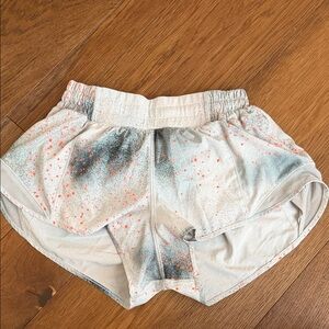 Lululemon Hotty Hots 2.5 shorts *Reflective